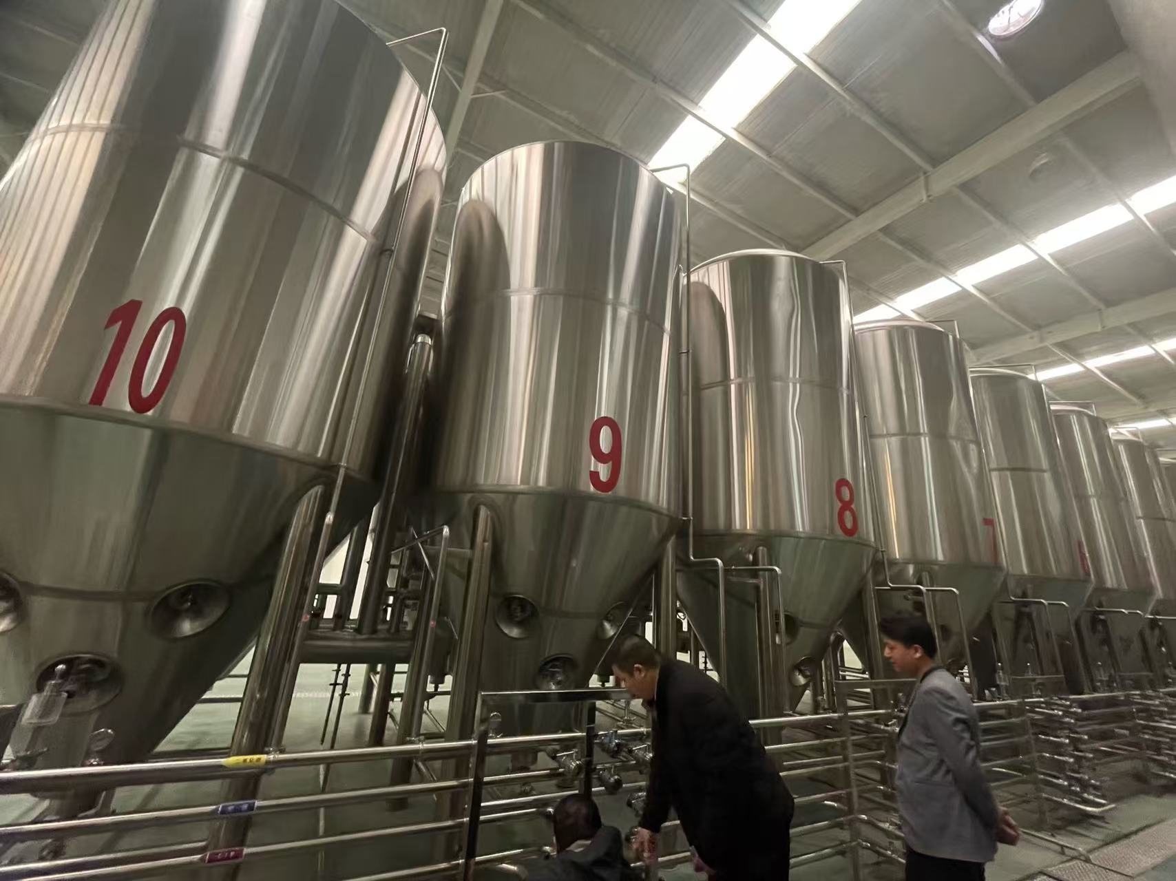 淄博精酿啤酒设备厂—平面布置、设备设计、制造、调试、培训等一条龙服务